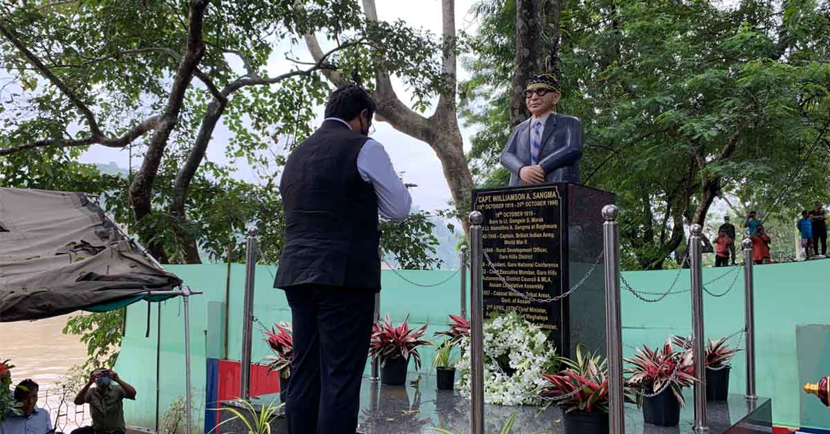 Meghalaya CM Conrad Sangma unveiling the bust of Williamson A Sangma