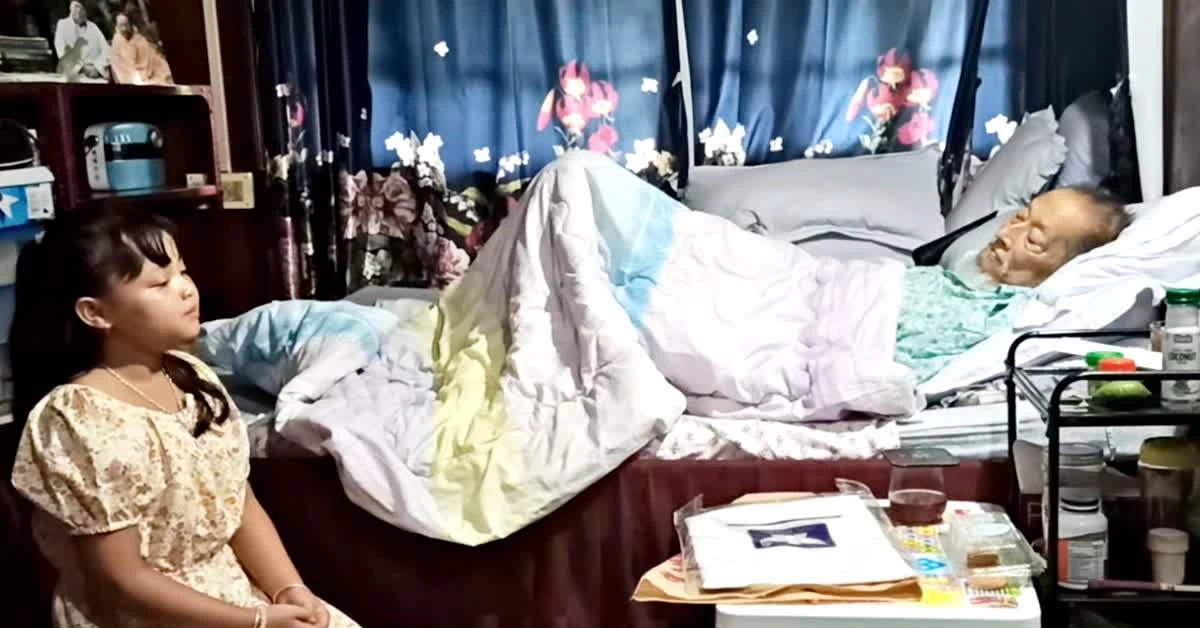 A Young Manipuri Girl Sings Rabindra Sangeet in Farewell to Theatre Icon Ratan Thiyam