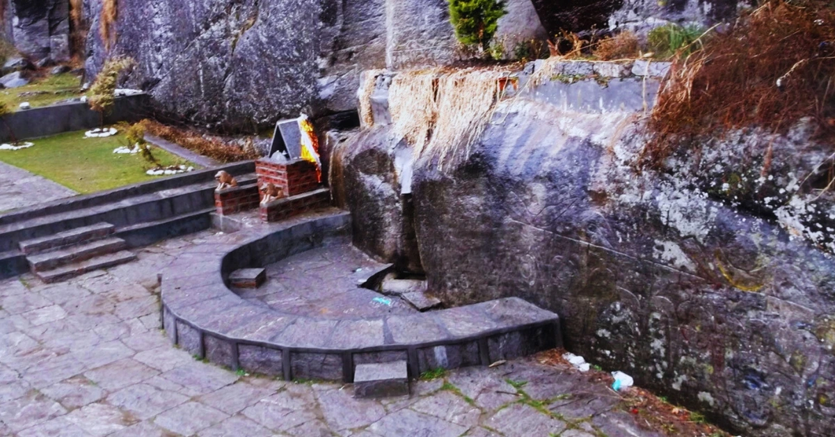 Nehru Kund is a natural cold water spring formed from the water of Bhrigu Lake which is quite famous in Manali.